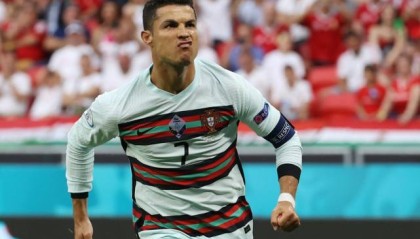  拜仁慕尼黑, 主场三球完胜强势领跑积分榜