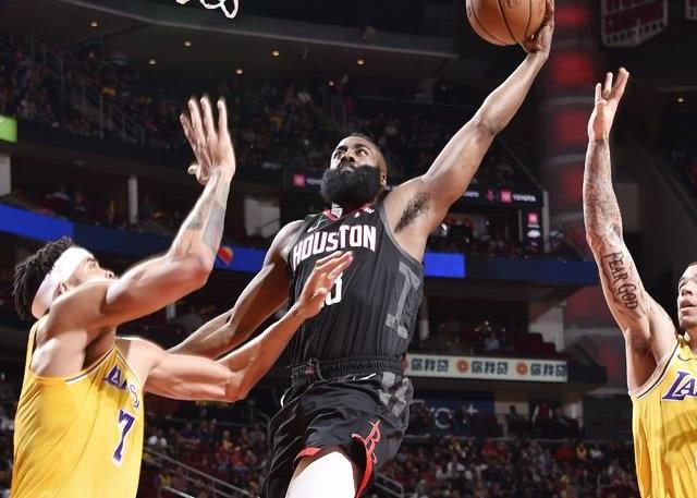  詹姆斯狂砍三双率湖人逆转击败掘金夺连胜