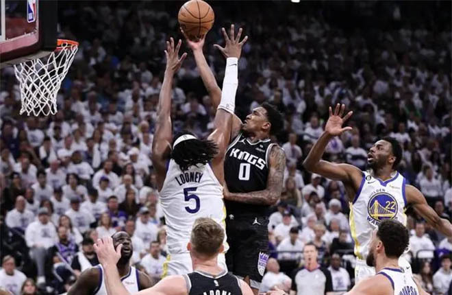  福克斯单节20分爆发国王第三节打崩勇士取得关键胜利